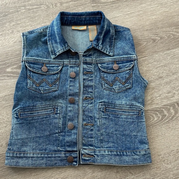 Wrangler Blue Jean Jacket Classic Cropped Design - Picture 1 of 4